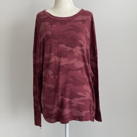 Old Navy Scoop Neckline with Drop Shoulder Oversized Cozy-Knit Camo Print - Picture 3 of 8